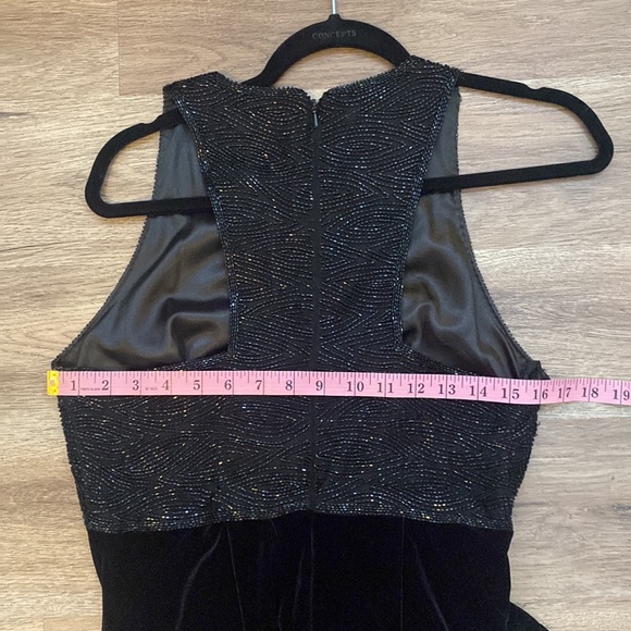 SCALA Gown - Picture 6 of 9